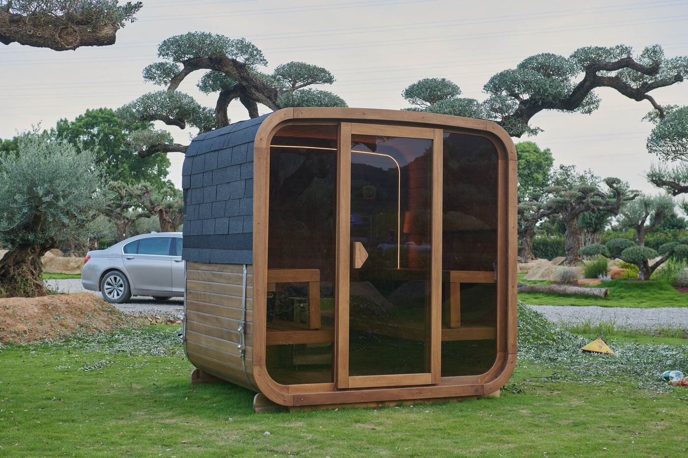 ICanWait outdoor cube sauna with panoramic glass front